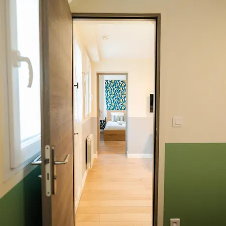 Daire Stunning Modern Red Near Bastille-marais *