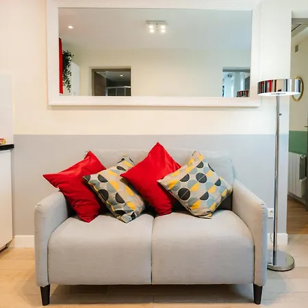 Stunning Modern Red Near Bastille-marais Daire *