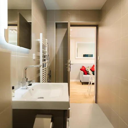 Stunning Modern Red Near Bastille-marais *