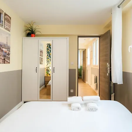 Apartment Stunning Modern Red Near Bastille-marais