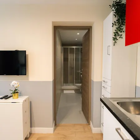 Stunning Modern Red Near Bastille-marais *