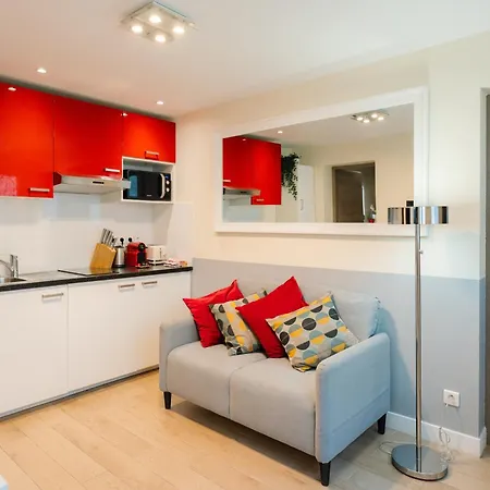 Stunning Modern Red Near Bastille-marais Paris
